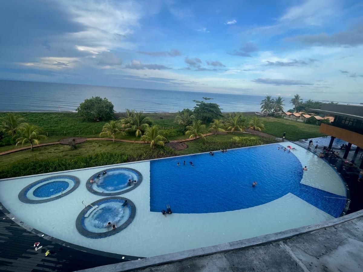 Seafront Residences Vacation Getaway 산 후안 외부 사진