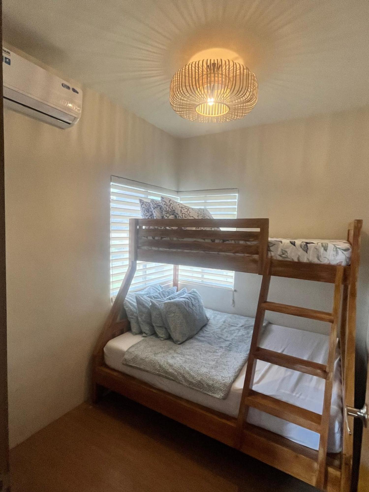 Seafront Residences Vacation Getaway 산 후안 외부 사진